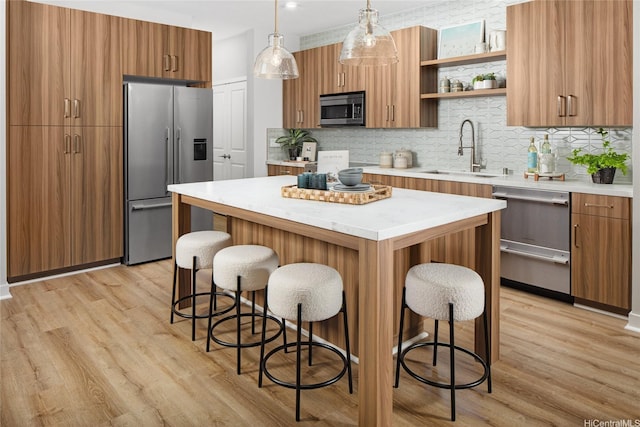 91-1101 Franklin D Roosevelt Ave Unit 335, Kapolei, HI 96707 - kitchen featuring appliances with stainless steel finishes, modern cabinets, a kitchen bar, brown cabinetry, and open shelves