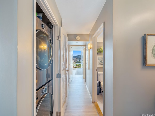 1288 Kapiolani Blvd Unit I2808, Honolulu, HI 96814 - washroom featuring stacked washer / drying machine and light wood-style floors