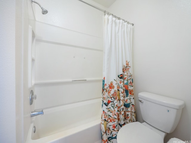91-265 Hanapouli Cir Unit 16J, Ewa Beach, HI 96706 - full bathroom with toilet and shower / bath combo with shower curtain