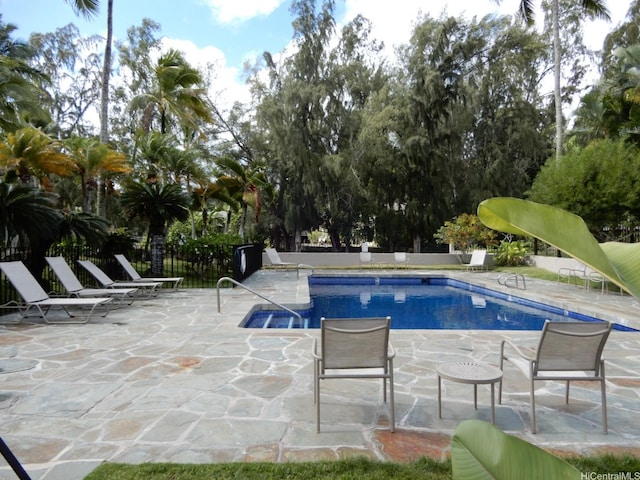 45-995 Wailele Rd Unit 29, Kaneohe, HI 96744 - community pool with a patio area