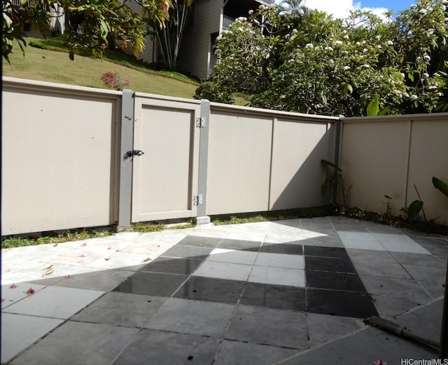 45-995 Wailele Rd Unit 29, Kaneohe, HI 96744 - view of patio / terrace with a gate