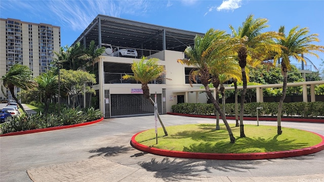 990 Ala Nanala St Unit 22B, Honolulu, HI 96818 - view of building exterior with curved driveway