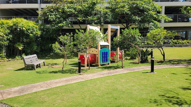 990 Ala Nanala St Unit 22B, Honolulu, HI 96818 - view of jungle gym with a yard