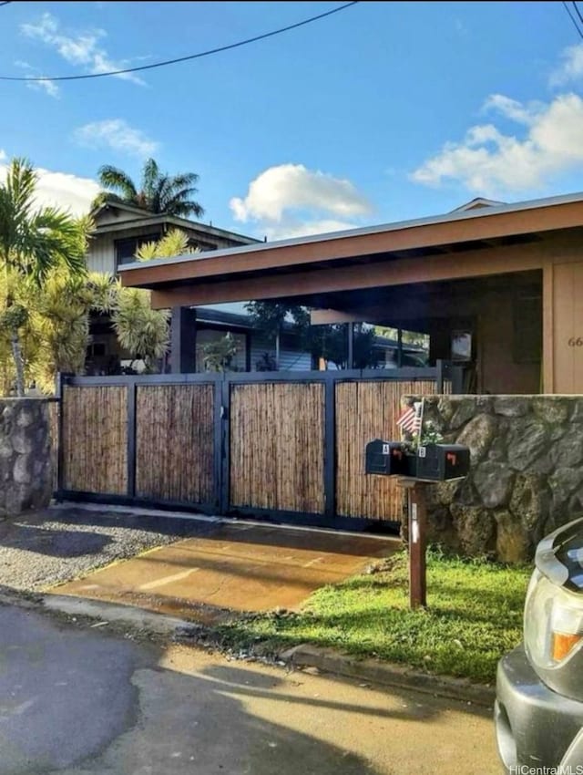 66-924 Kamakahala St, Waialua, HI 96791 - view of gate
