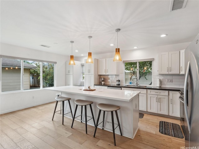91-1032 Kaikane St, Ewa Beach, HI 96706 - kitchen with plenty of natural light, tasteful backsplash, a breakfast bar area, and recessed lighting