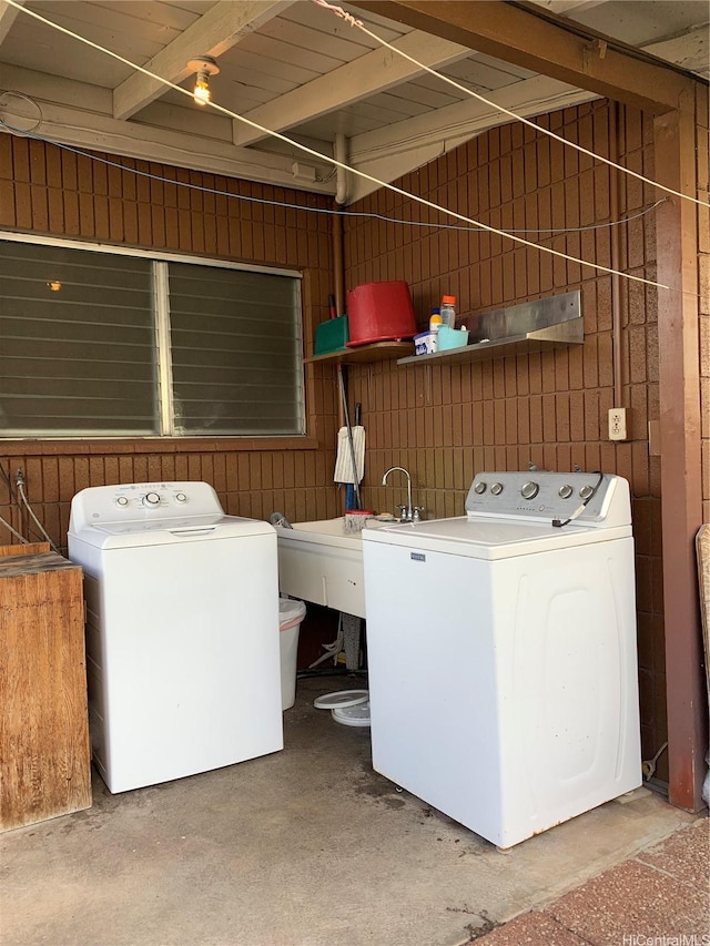 1617 Kamehameha Iv Rd, Honolulu, HI 96819 - washroom featuring independent washer and dryer