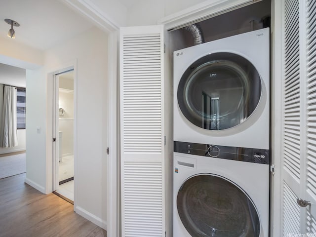 2232 Kapiolani Blvd Unit 303, Honolulu, HI 96826 - laundry area with stacked washer / drying machine and light wood-type flooring