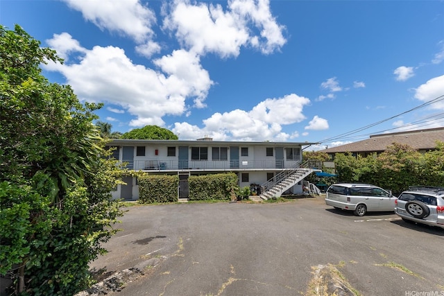 1640 Lusitana St, Honolulu, HI 96813 - view of front facade with stairway and uncovered parking