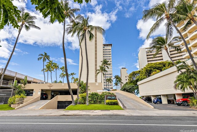 2895 Kalakaua Ave Unit 206, Honolulu, HI 96815 - view of property with uncovered parking
