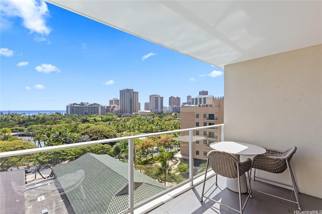 383 Kalaimoku St Unit 1006, Honolulu, HI 96815 - balcony featuring a skyline view