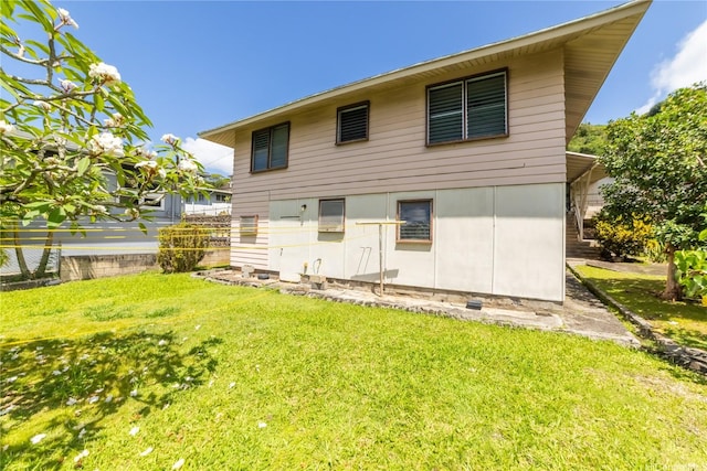 741 Alewa Dr Unit A, Honolulu, HI 96817 - rear view of property featuring a lawn