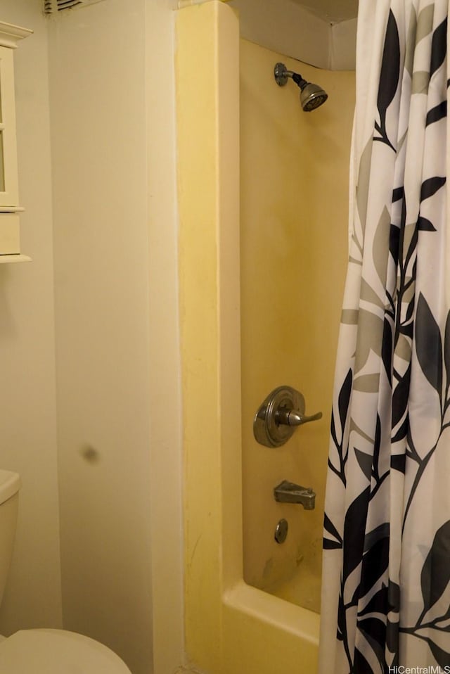 53-549 Kamehameha Hwy Unit 211, Hauula, HI 96717 - full bathroom featuring toilet and shower / bath combination with curtain