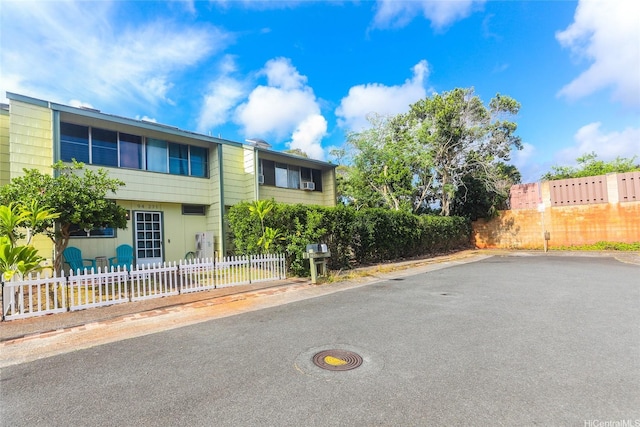 94-271 Kupulau Pl, Mililani, HI 96789 - view of front of house featuring a fenced front yard