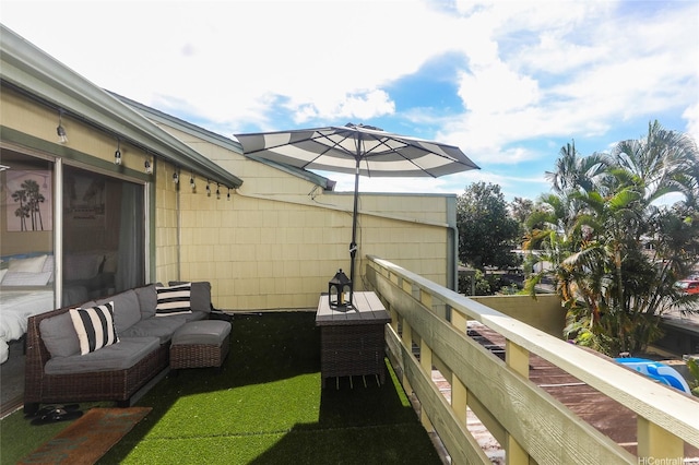 94-271 Kupulau Pl, Mililani, HI 96789 - view of yard with a balcony