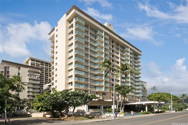 444 Kanekapolei St Unit 705, Honolulu, HI 96815 - view of apartment building / complex