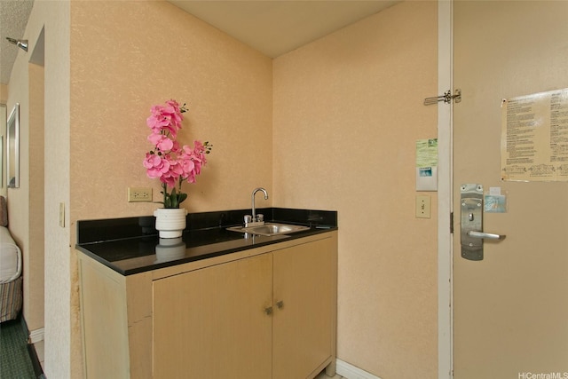 444 Kanekapolei St Unit 705, Honolulu, HI 96815 - indoor wet bar featuring baseboards