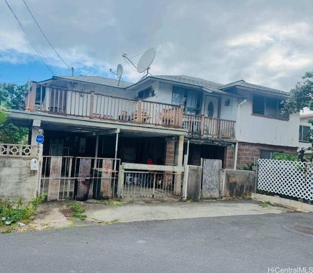 902 Self Ln, Honolulu, HI 96819 - view of front of house with a balcony