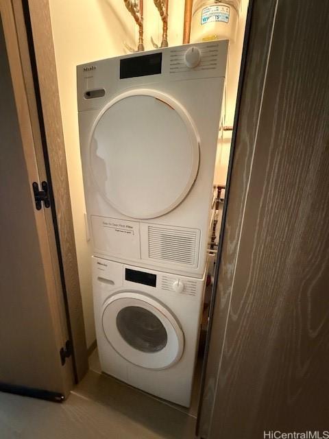 1000 Auahi St Unit 403, Honolulu, HI 96814 - washroom featuring stacked washer and clothes dryer