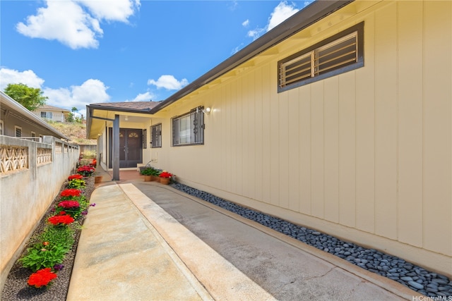 94-444 Alapine St, Waipahu, HI 96797 - view of side of home