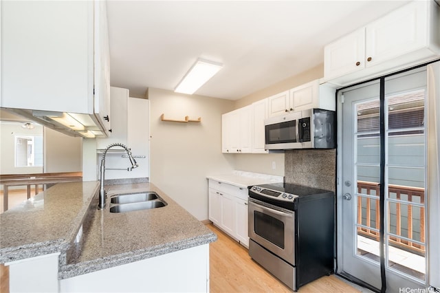 91-1026B Hoomaka St Unit 35, Ewa Beach, HI 96706 - kitchen featuring stainless steel appliances, white cabinetry, light wood-type flooring, backsplash, and light stone countertops