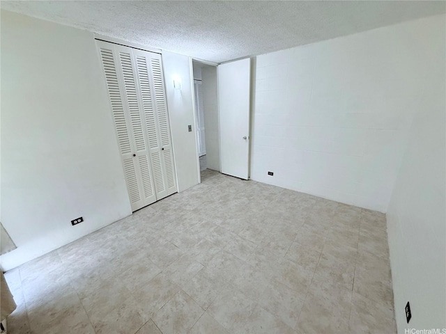 751 Kinau St Unit Dh20, Honolulu, HI 96813 - unfurnished bedroom featuring a textured ceiling and a closet