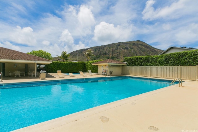 753 Kalanipuu St, Honolulu, HI 96825 - community pool with a mountain view and a patio