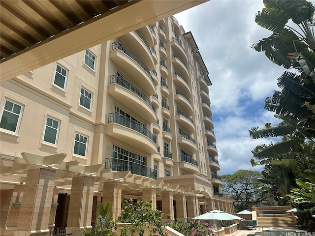 1740 S Beretania St Unit 33, Honolulu, HI 96826 - view of apartment building / complex