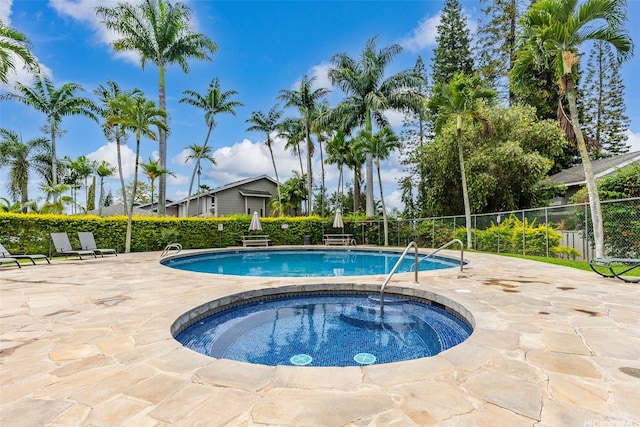 94-1069 Anania Cir Unit 16, Mililani, HI 96789 - community pool with a hot tub and a patio area