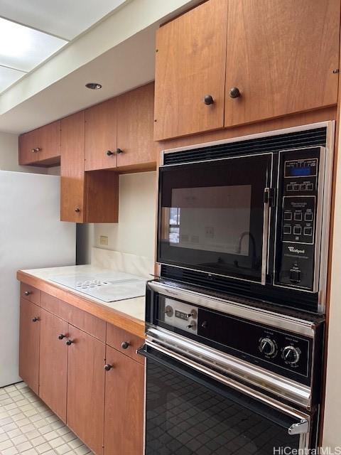1040 Lunalilo St Unit 1001, Honolulu, HI 96822 - kitchen with black appliances and light countertops