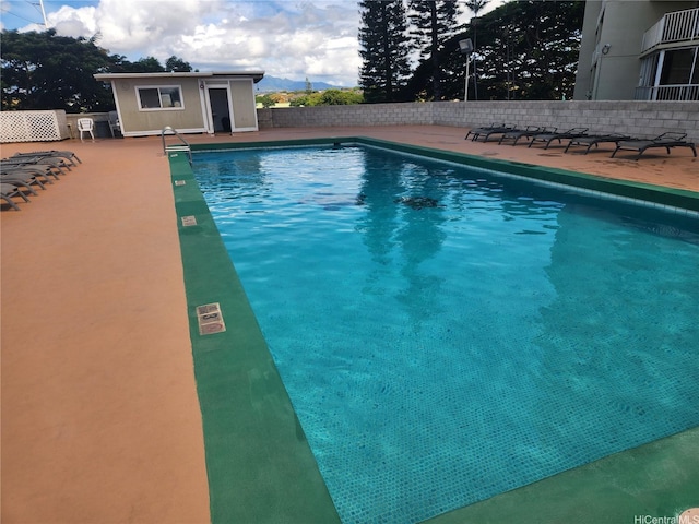 98-099 Uao Pl Unit Ph5, Aiea, HI 96701 - community pool featuring a patio area and an outdoor structure