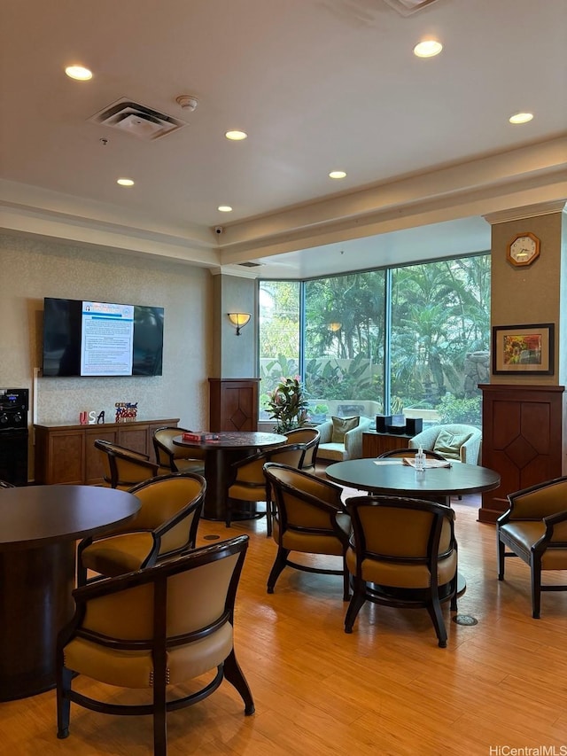 1314 Kalakaua Ave Unit 304, Honolulu, HI 96826 - dining area with recessed lighting and light wood-style floors