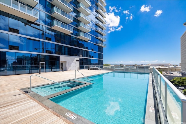 629 Keeaumoku St Unit 2212, Honolulu, HI 96814 - community pool featuring a hot tub