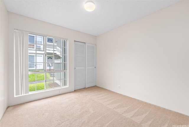94-1369 Kulewa Loop Unit 14B, Waipahu, HI 96797 - unfurnished bedroom featuring carpet flooring and a closet