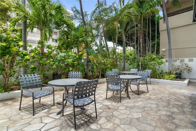430 Kaiolu St Unit 505, Honolulu, HI 96815 - view of patio with outdoor dining area