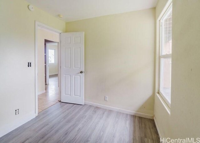 73-4154 Kahauli Pl, Kailua Kona, HI 96740 - unfurnished room featuring wood finished floors and a smoke detector