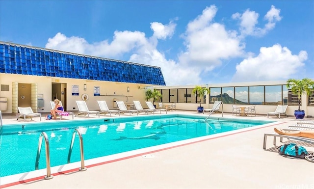 400 Hobron Ln Unit 603, Honolulu, HI 96815 - community pool with a patio