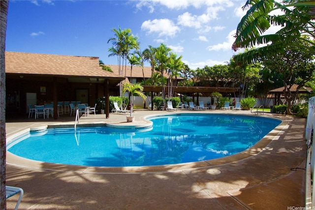 91-1180 Puamaeole St Unit 10T, Ewa Beach, HI 96706 - community pool with a patio area and a gazebo
