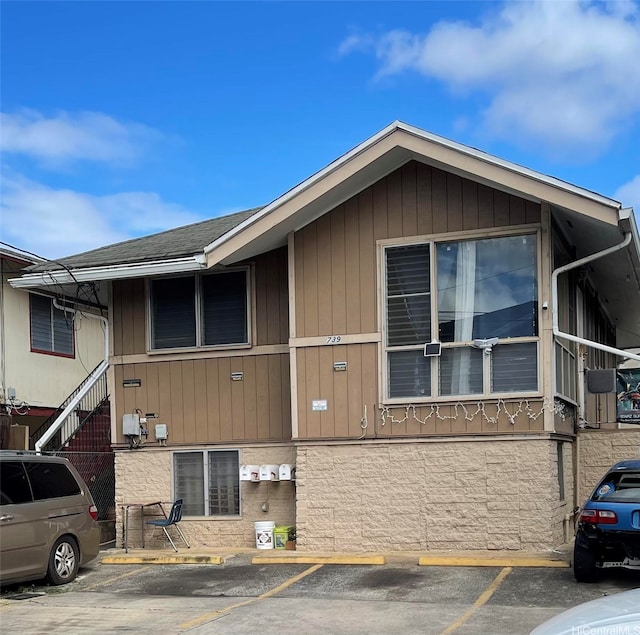 739 Gulick Ave Unit B, Honolulu, HI 96819 - view of property featuring uncovered parking
