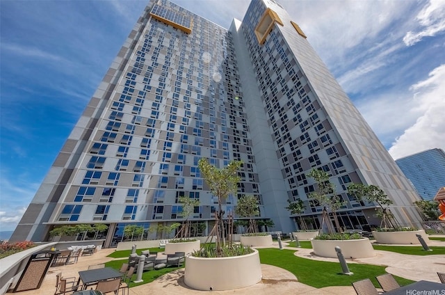 988 Halekauwila St Unit 4108, Honolulu, HI 96816 - view of apartment building / complex