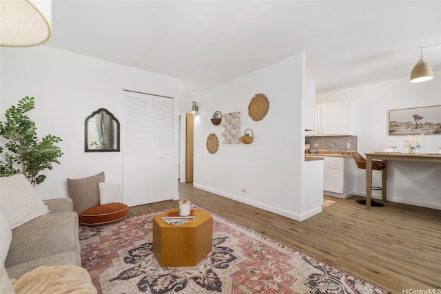 3370 Salt Lake Blvd Unit 204, Honolulu, HI 96818 - living room featuring light wood-style flooring and baseboards