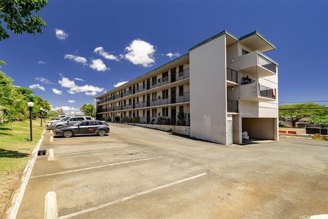 3370 Salt Lake Blvd Unit 204, Honolulu, HI 96818 - view of building exterior featuring uncovered parking