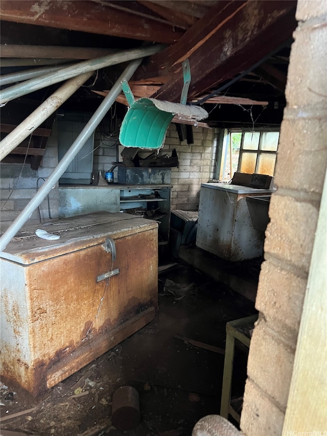 99-377 Uwau Dr, Aiea, HI 96701 - basement featuring concrete block wall