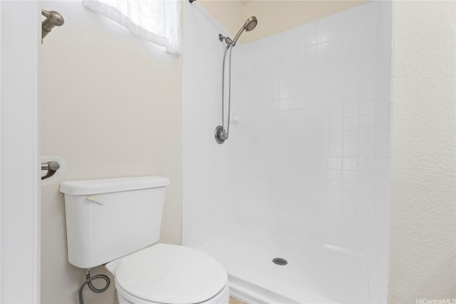 1418 Makiki St Unit A, Honolulu, HI 96814 - bathroom featuring a tile shower and toilet