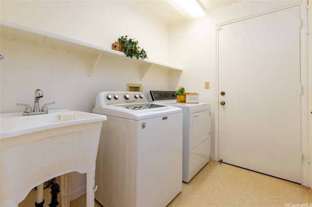 92-1318 Hauone St, Kapolei, HI 96707 - laundry area with washing machine and dryer