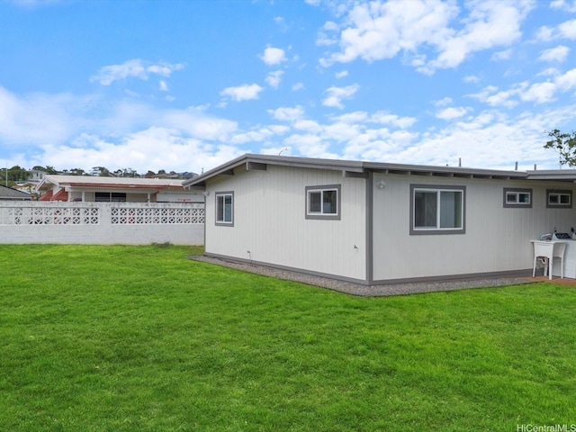 2078 Akaikai Loop, Pearl City, HI 96782 - rear view of property featuring a sink