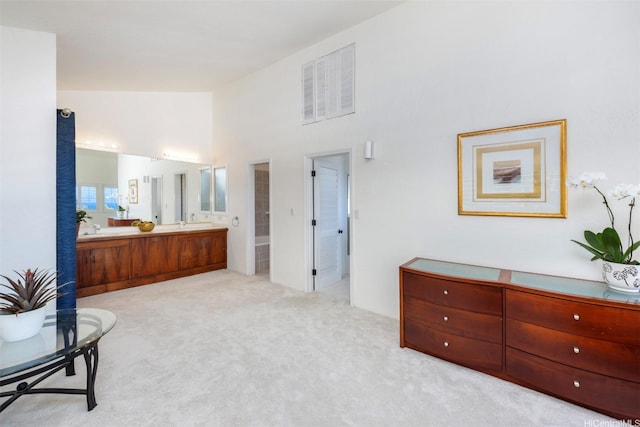 4959 Maunalani Cir Unit 3, Honolulu, HI 96816 - bedroom with carpet floors, ensuite bath, and high vaulted ceiling