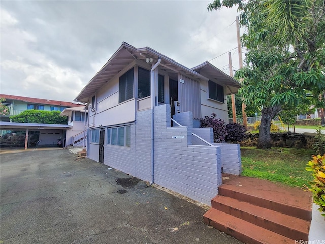 1708 Nakiu Pl, Honolulu, HI 96822 - photo 1