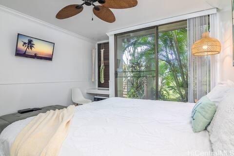 57-101 Kuilima Dr Unit 168, Kahuku, HI 96731 - bedroom featuring crown molding and a ceiling fan