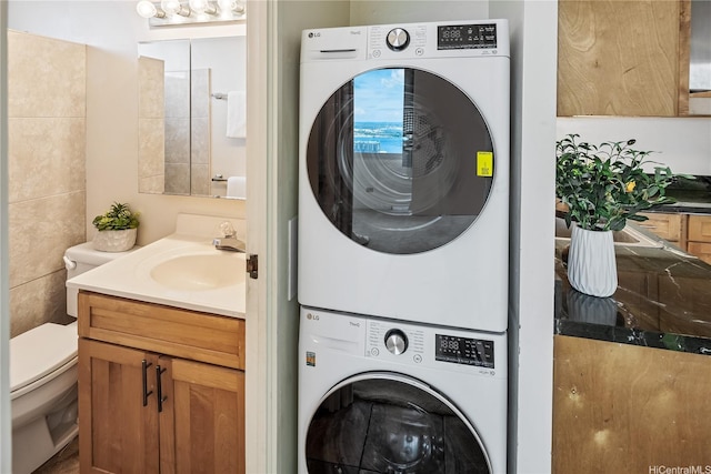98-288 Kaonohi St Unit 3901, Aiea, HI 96701 - laundry room with stacked washer and clothes dryer