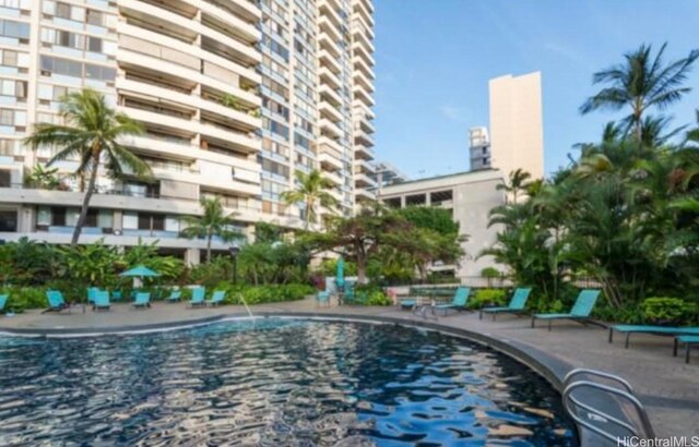2333 Kapiolani Blvd Unit 2707, Honolulu, HI 96826 - community pool with a patio area